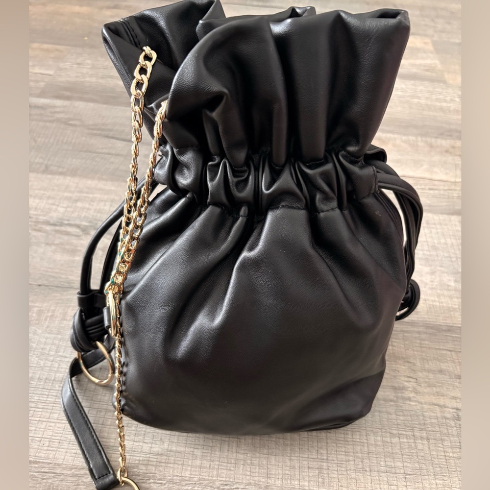 Who What Wear Martha Crossbody Bucket Bag stylish fun flirty neutral casual